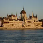 Andrew's * Budapest