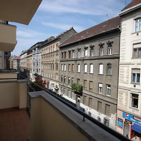 Andrew's Apartman *